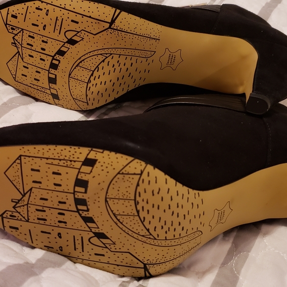 Black Suede Ankle Bootie Size 12 Bella Vita - Picture 4 of 5